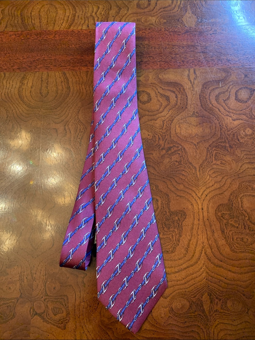 Signature Hermes classic Vintage tie featuring riding stirrups caned belt chain